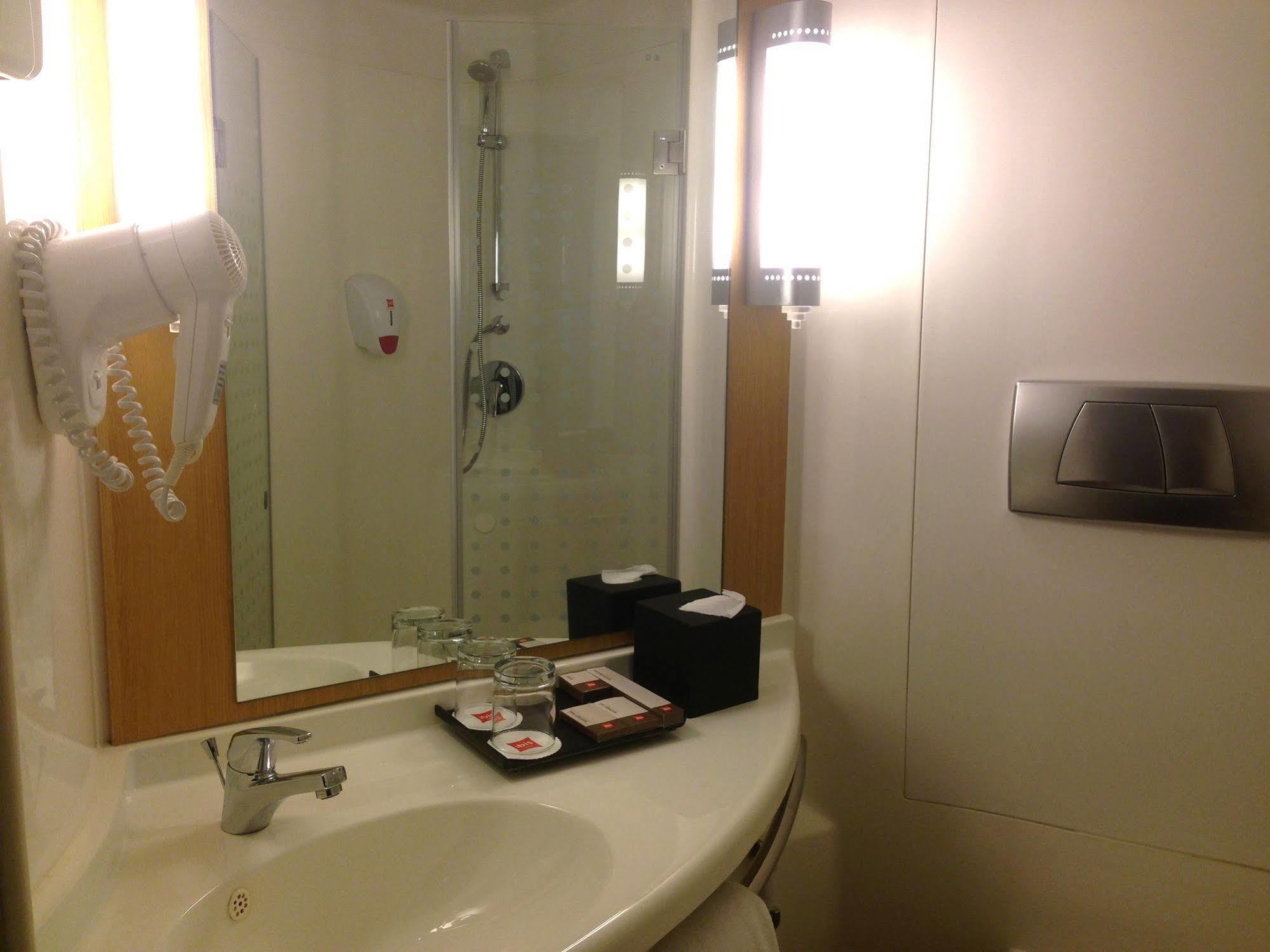 Swiss-Belinn Cawang Jakarta Eksteriør bilde
